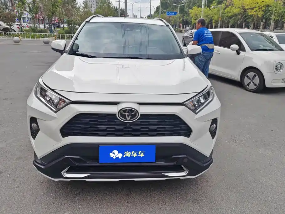 Toyota RAV4 — фото 2