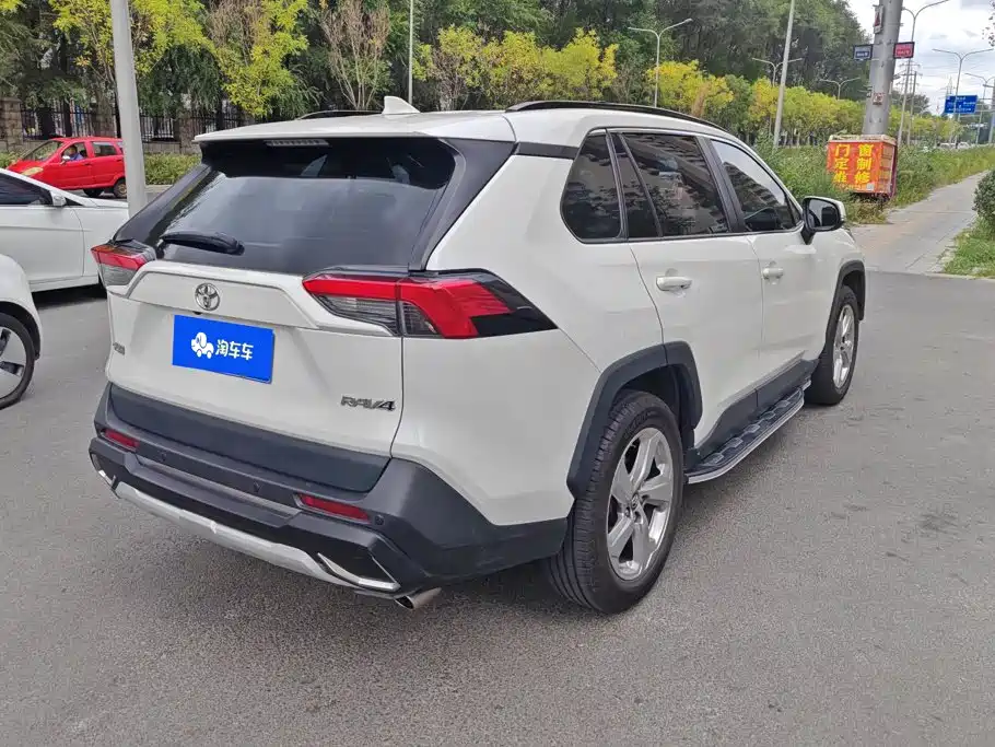 Toyota RAV4 — фото 3