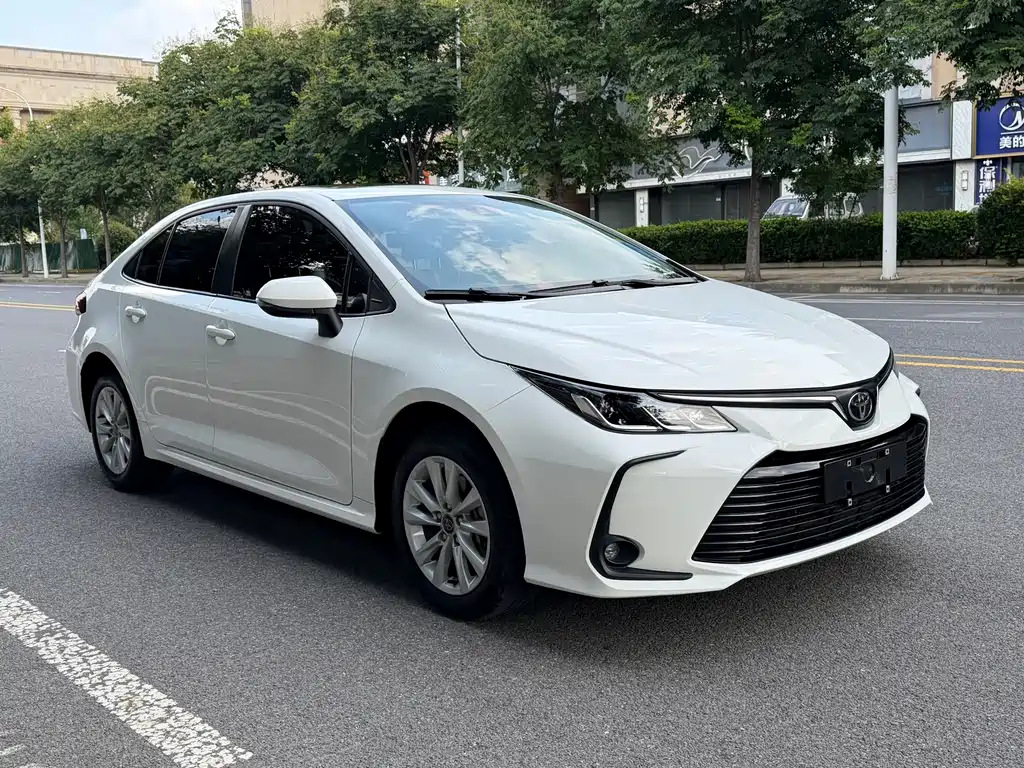 Toyota Corolla — фото 3