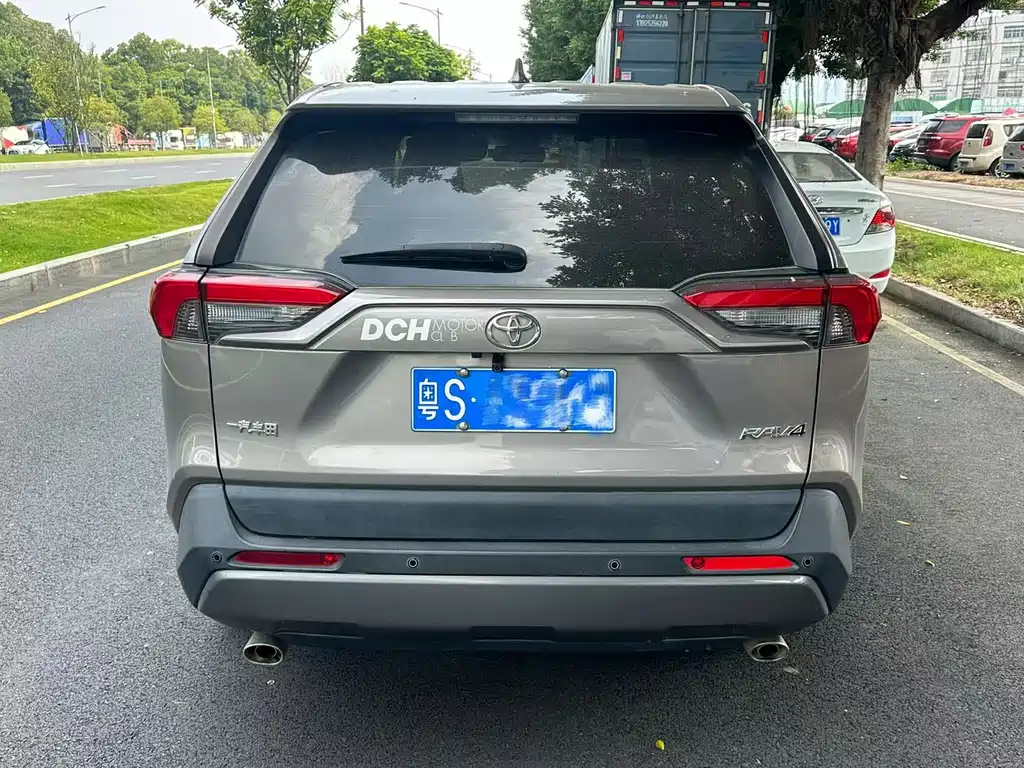 Toyota RAV4 — фото 4
