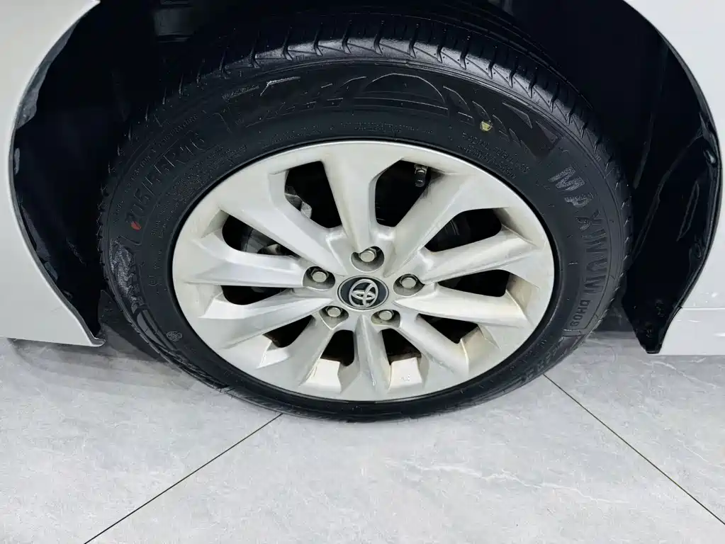 Toyota Corolla — фото 14