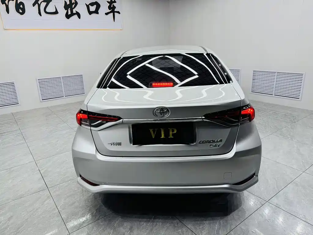Toyota Corolla — фото 5