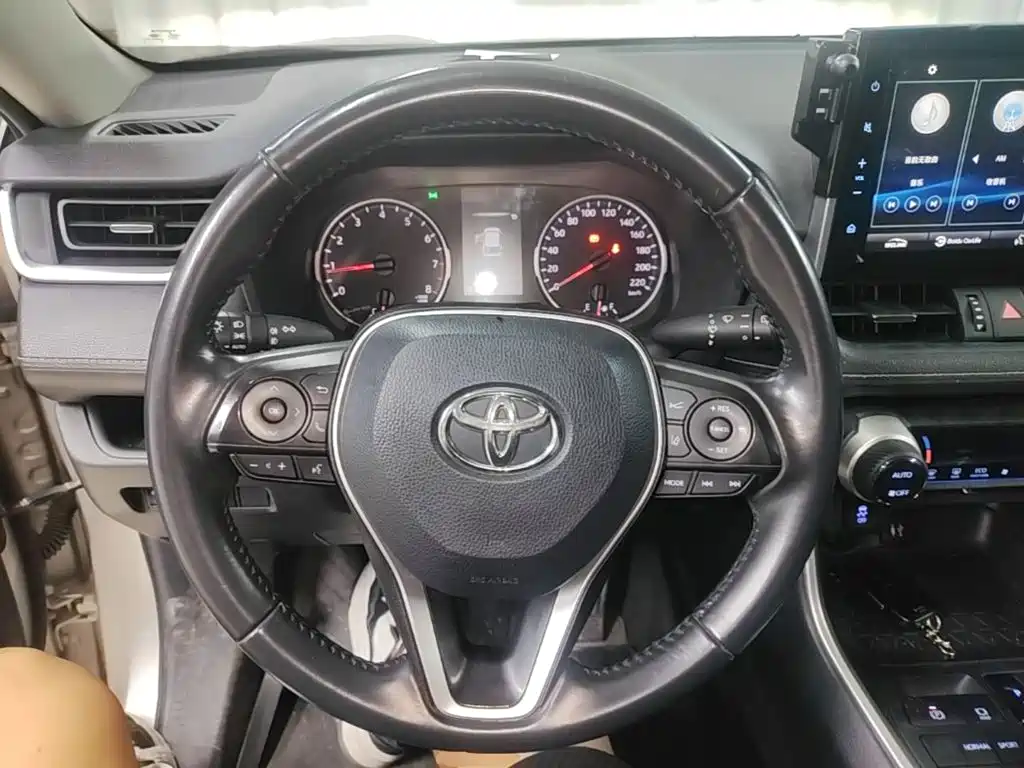 Toyota Wildlander — фото 11