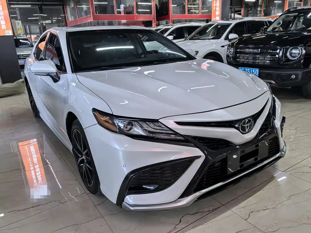 Toyota Camry — фото 3