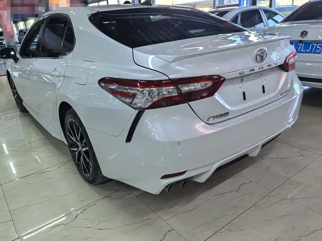 Toyota Camry — фото 4