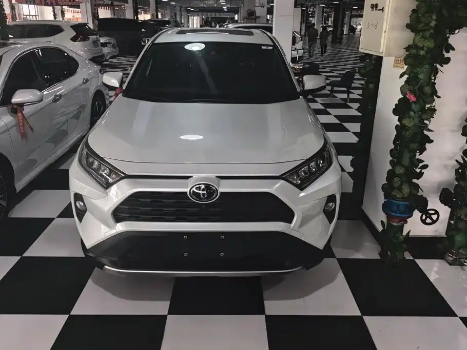 Toyota RAV4 — фото 2