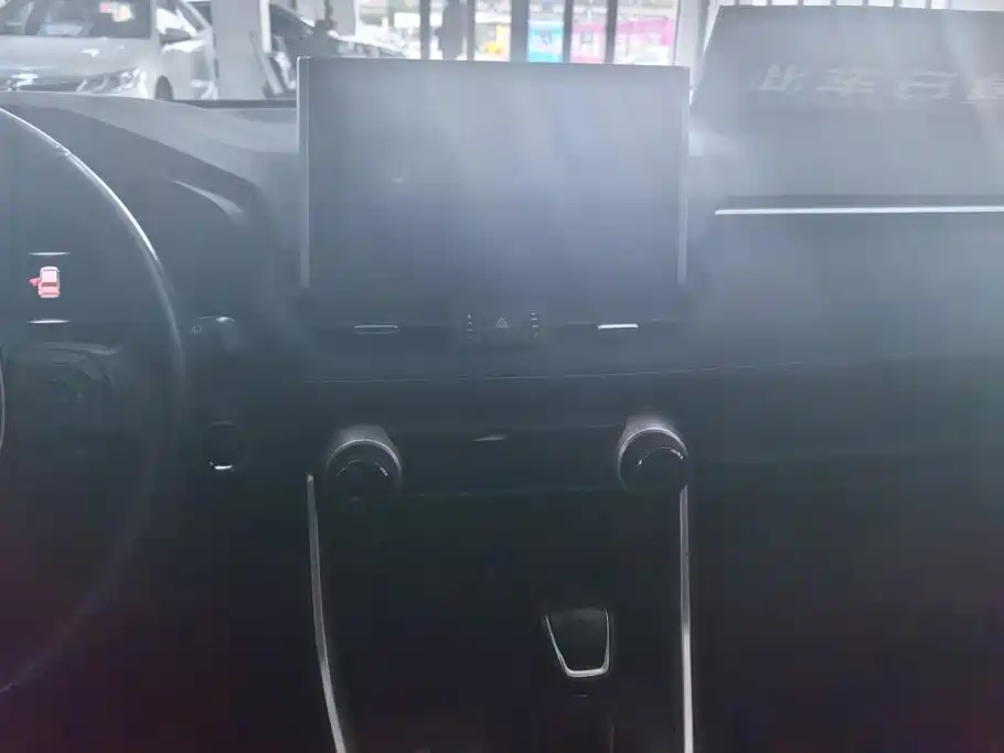 Toyota RAV4 — фото 13