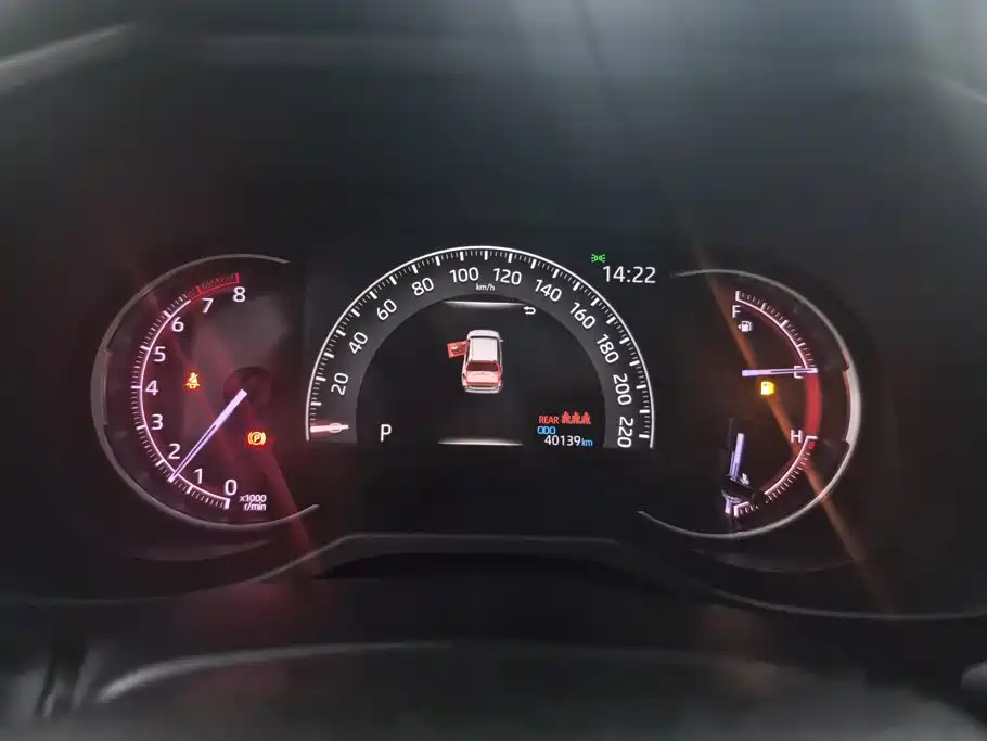 Toyota RAV4 — фото 14