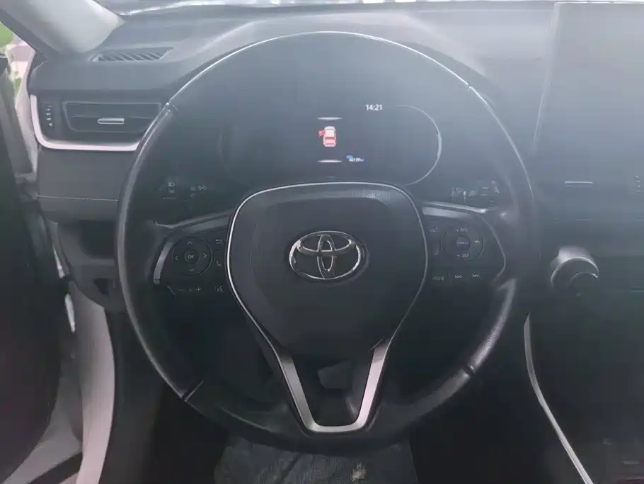 Toyota RAV4 — фото 15