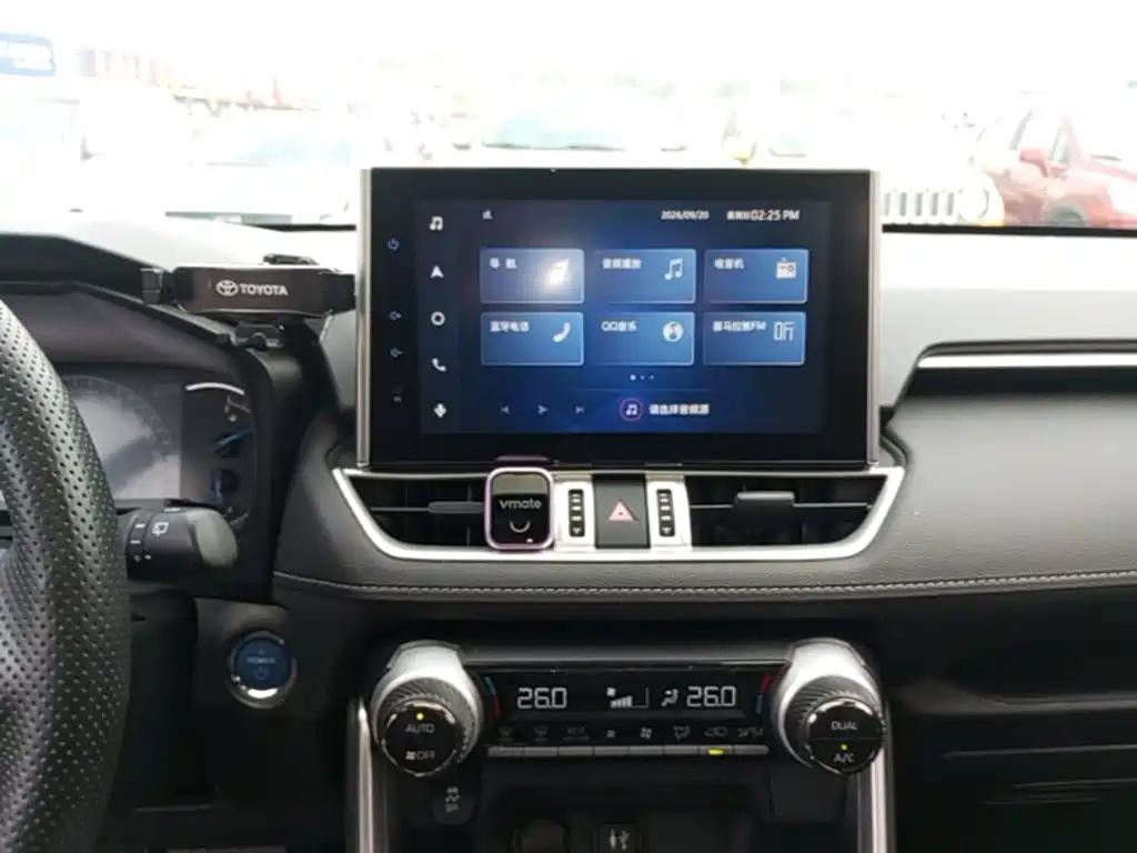 Toyota RAV4 — фото 13
