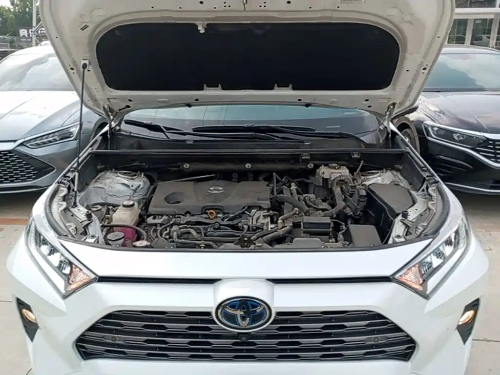 Toyota RAV4 — фото 20