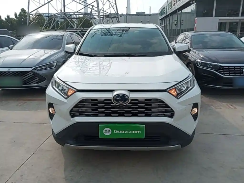 Toyota RAV4 — фото 3