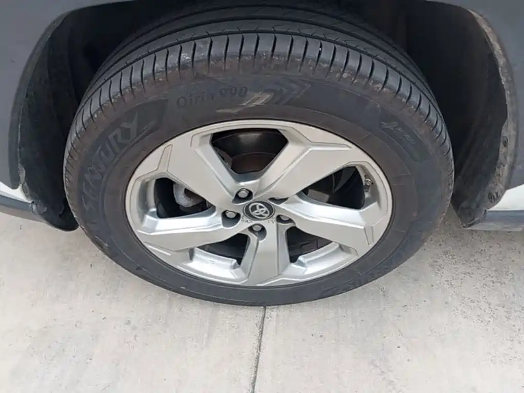 Toyota RAV4 — фото 23