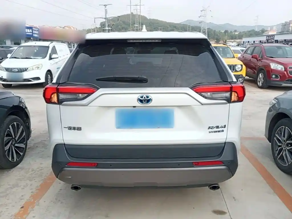 Toyota RAV4 — фото 6