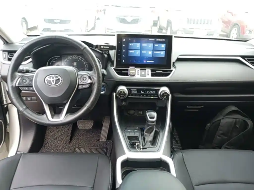 Toyota RAV4 — фото 10