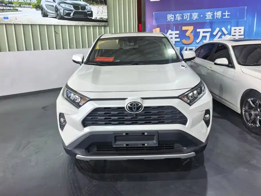 Toyota RAV4 — фото 2