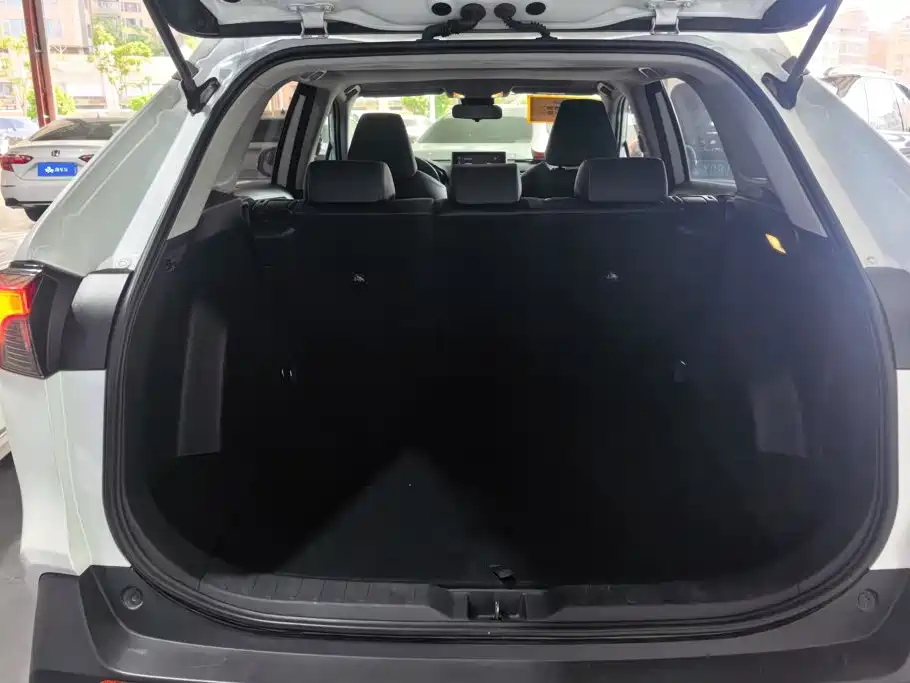 Toyota RAV4 — фото 4