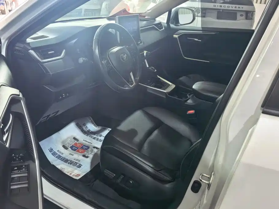 Toyota RAV4 — фото 9