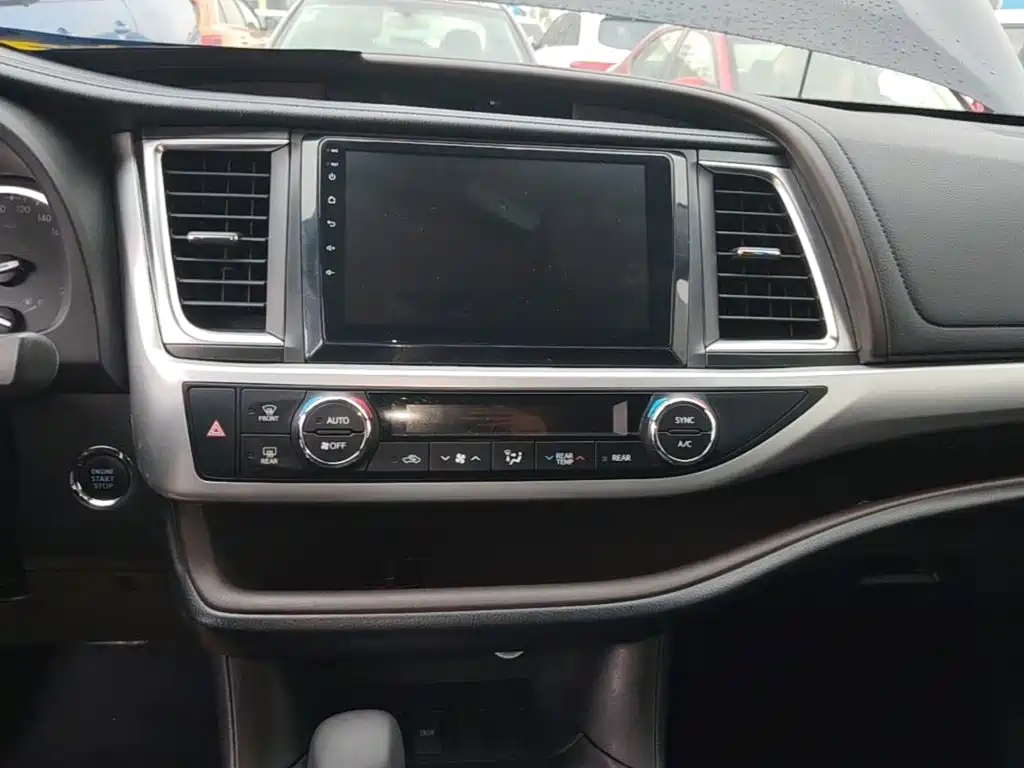 Toyota Highlander — фото 13