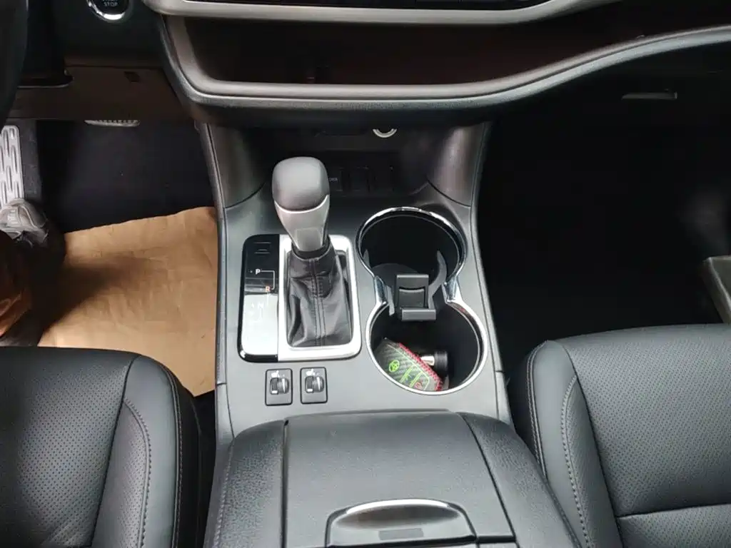 Toyota Highlander — фото 14