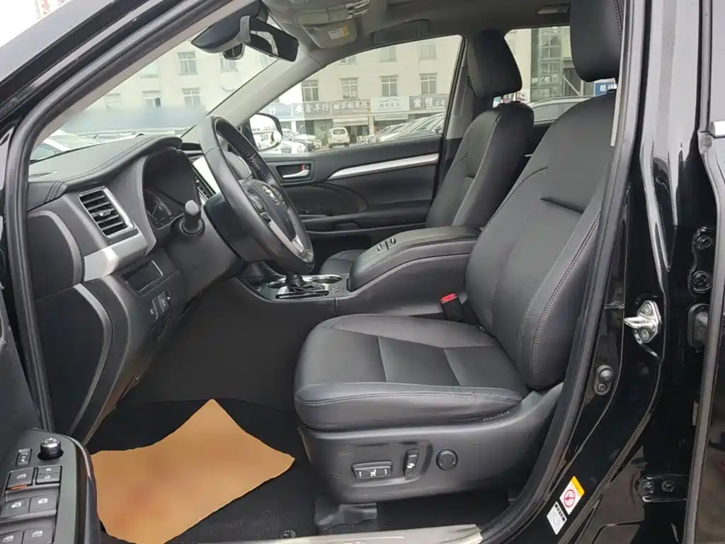 Toyota Highlander — фото 15