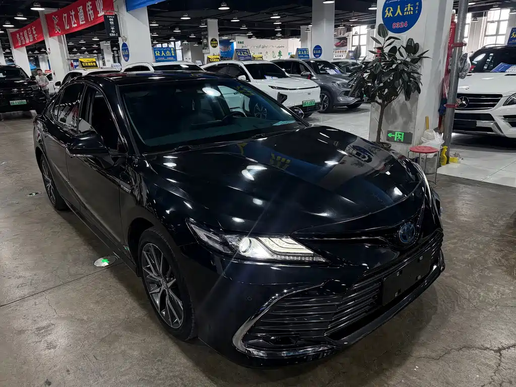 Toyota Camry — фото 3