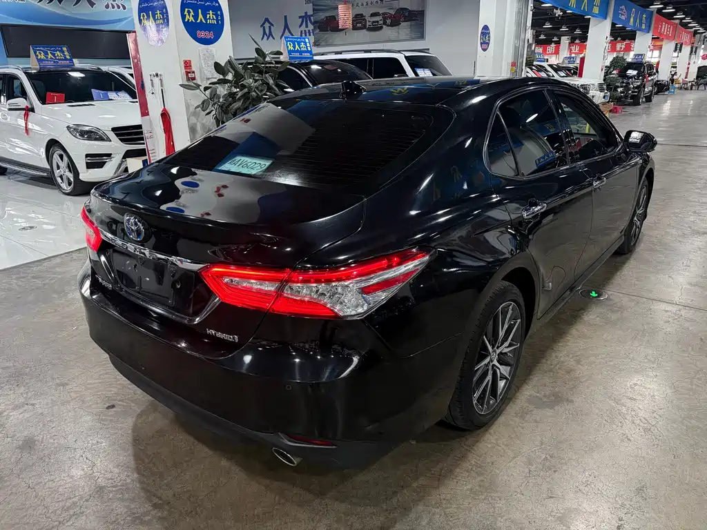 Toyota Camry — фото 8