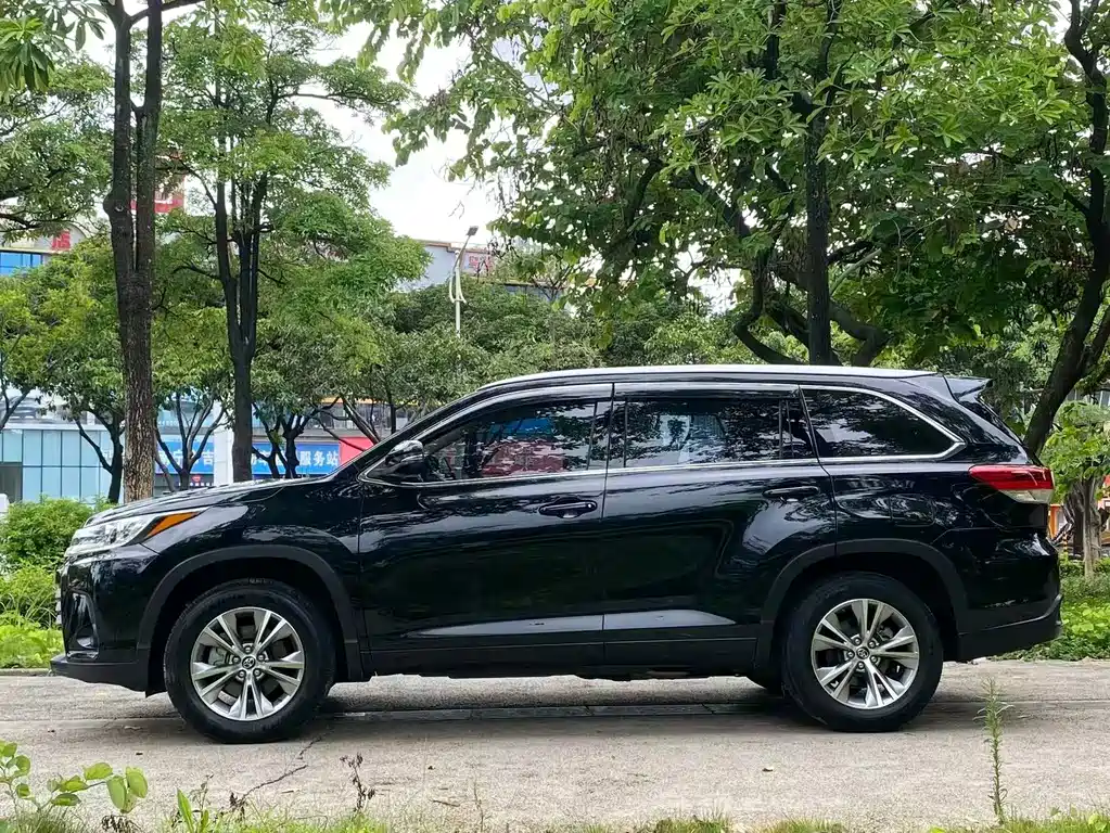 Toyota Highlander — фото 2