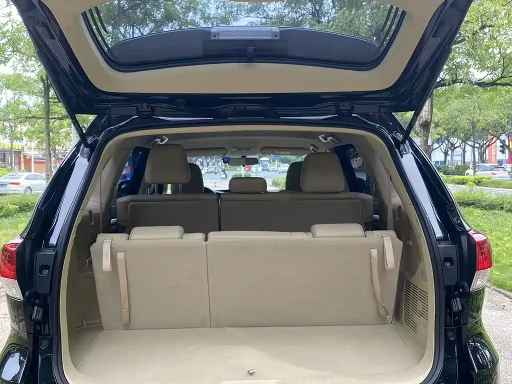 Toyota Highlander — фото 13