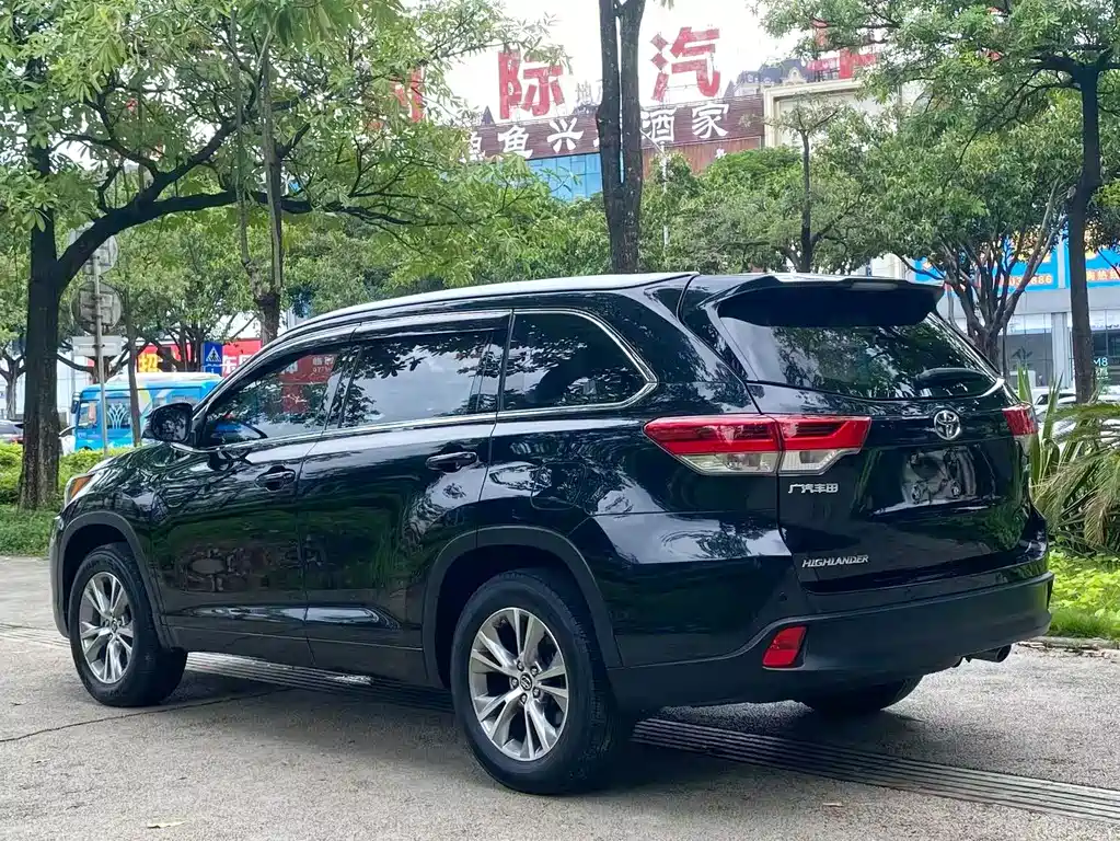 Toyota Highlander — фото 3