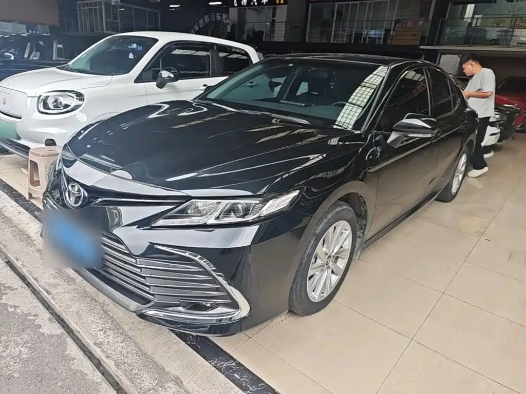 Toyota Camry — фото 2