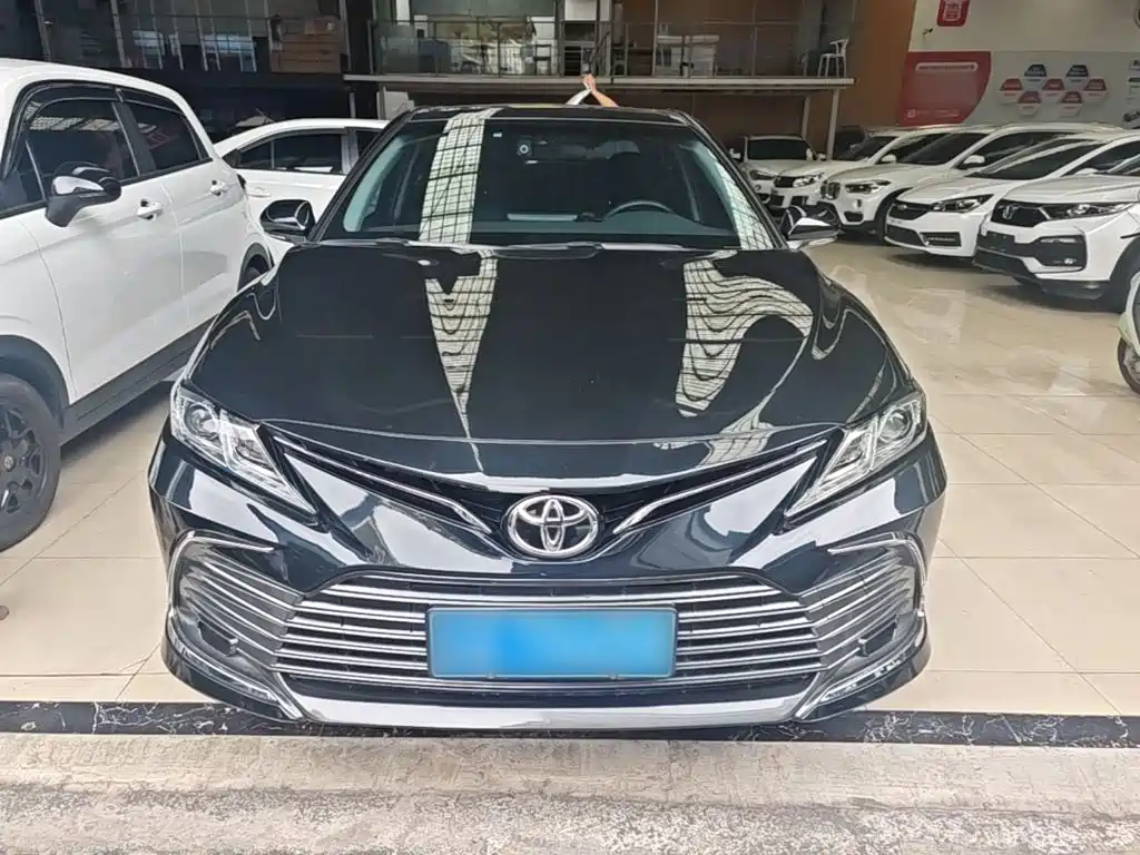 Toyota Camry — фото 3