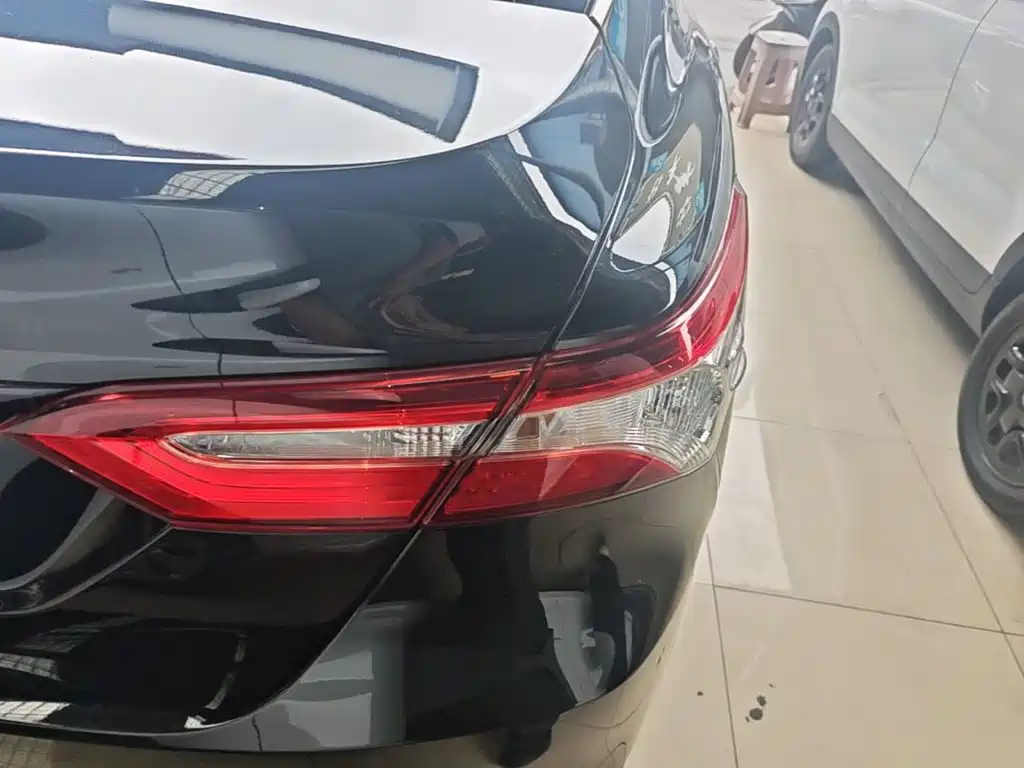 Toyota Camry — фото 8