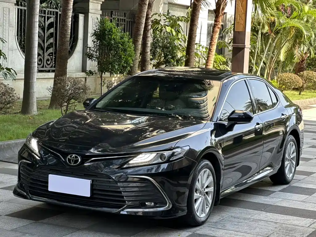 Toyota Camry — фото 2