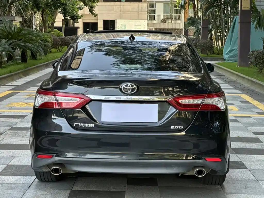 Toyota Camry — фото 11