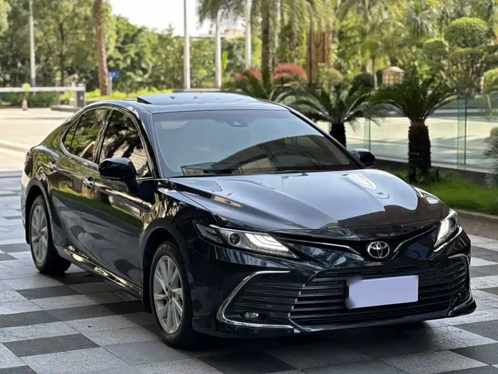 Toyota Camry — фото 13