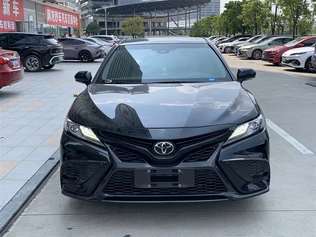 Toyota Camry — фото 2