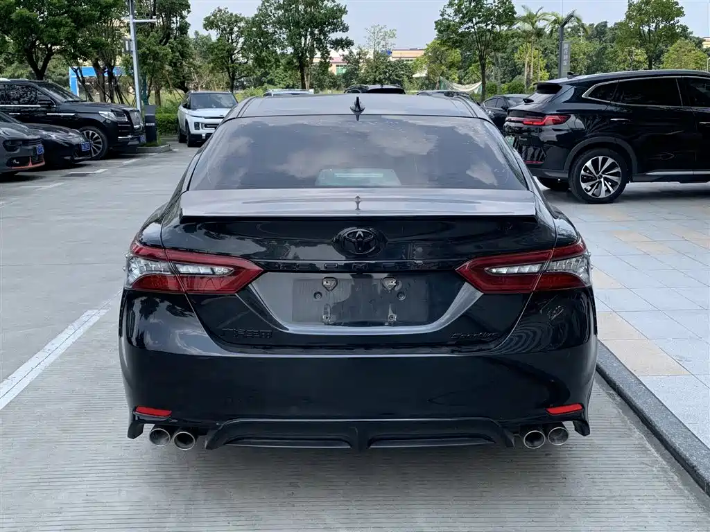 Toyota Camry — фото 7
