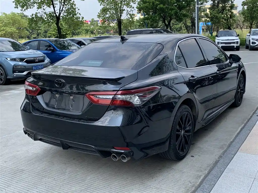 Toyota Camry — фото 8