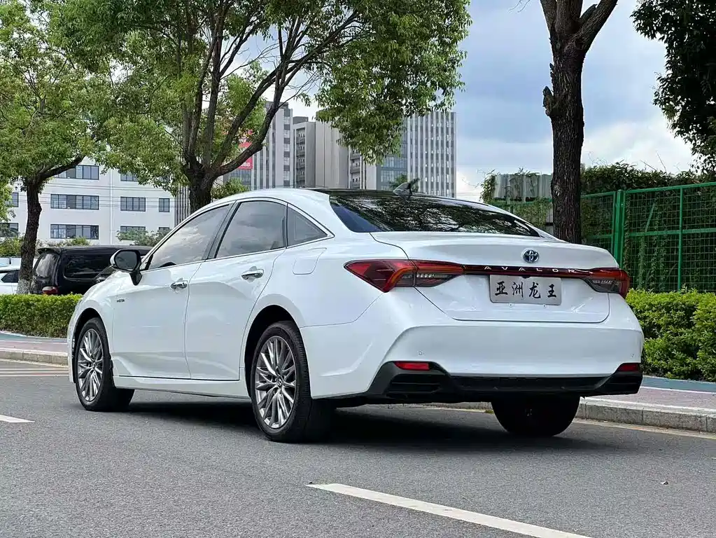Toyota Avalon — фото 4