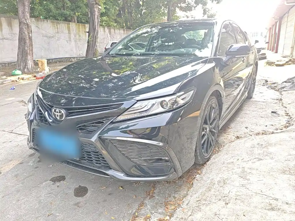 Toyota Camry — фото 2