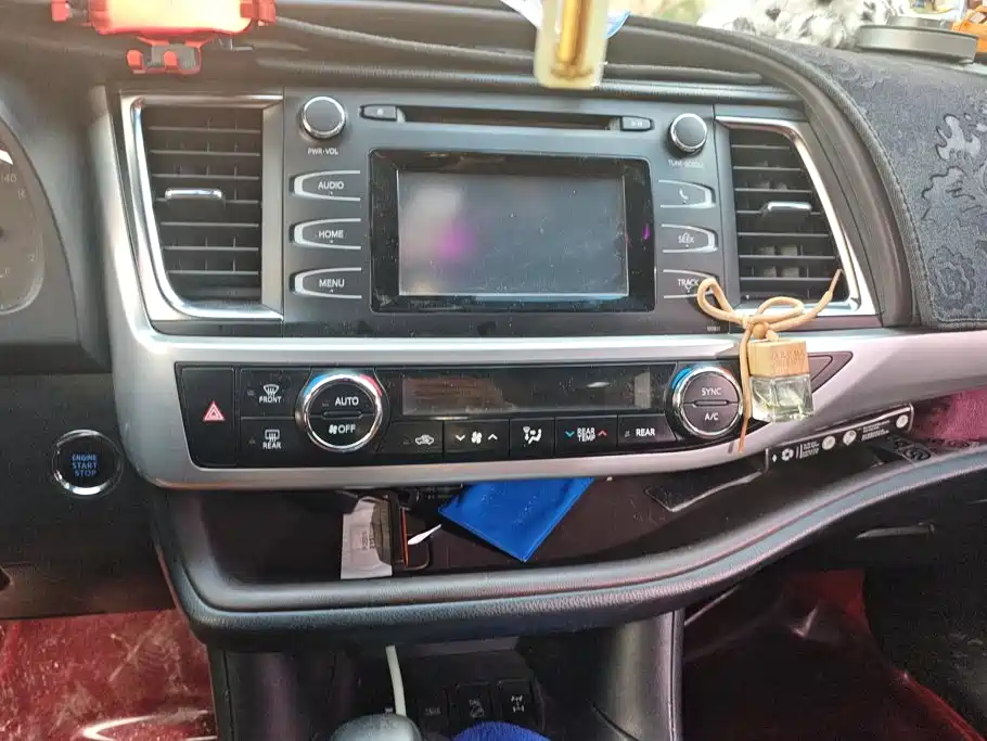 Toyota Highlander — фото 13
