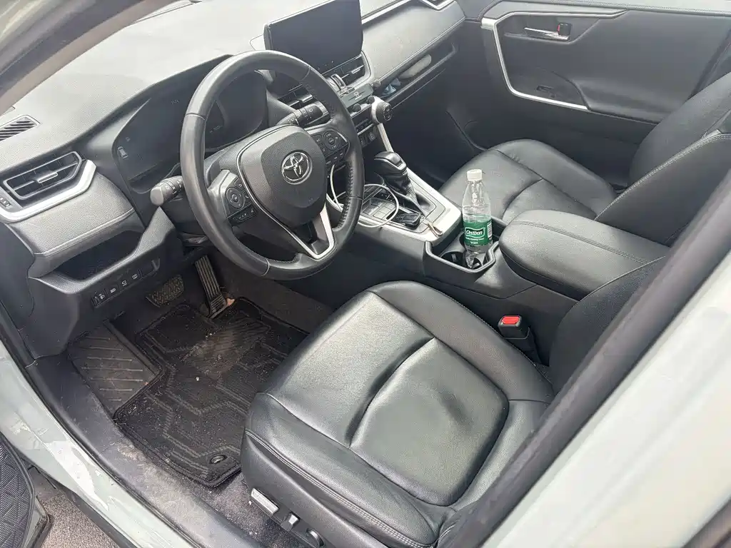 Toyota RAV4 — фото 4