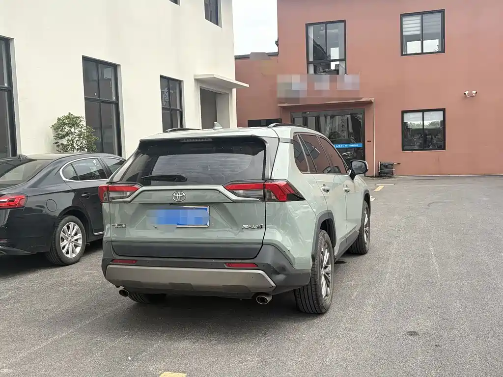 Toyota RAV4 — фото 9