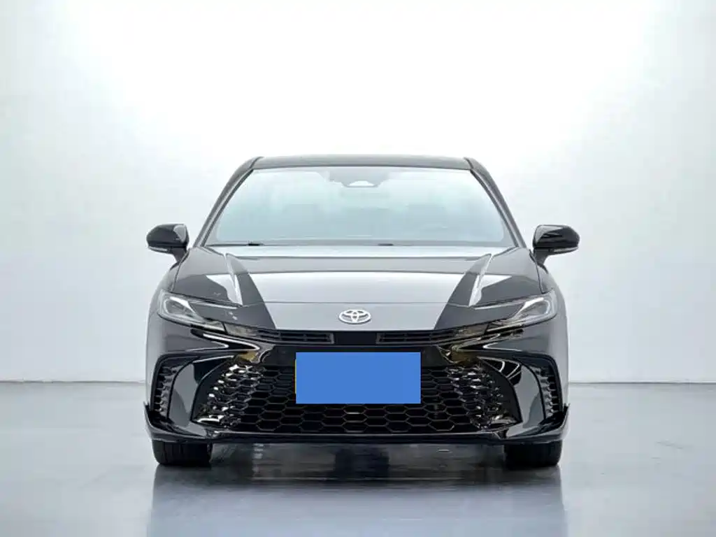 Toyota Camry — фото 2