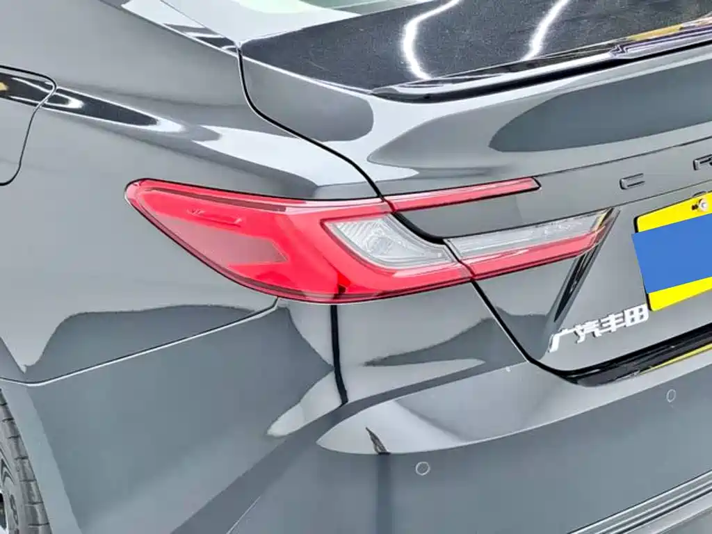 Toyota Camry — фото 20