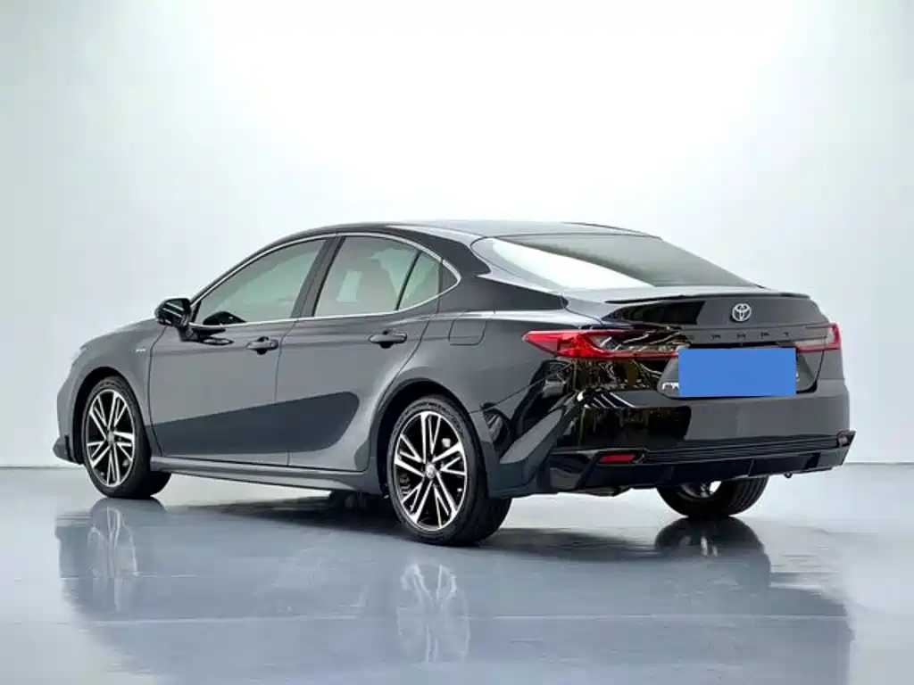 Toyota Camry — фото 4