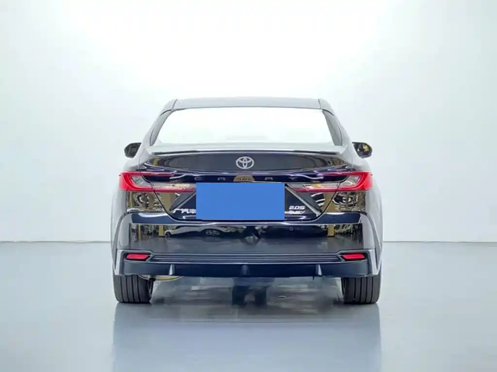 Toyota Camry — фото 5