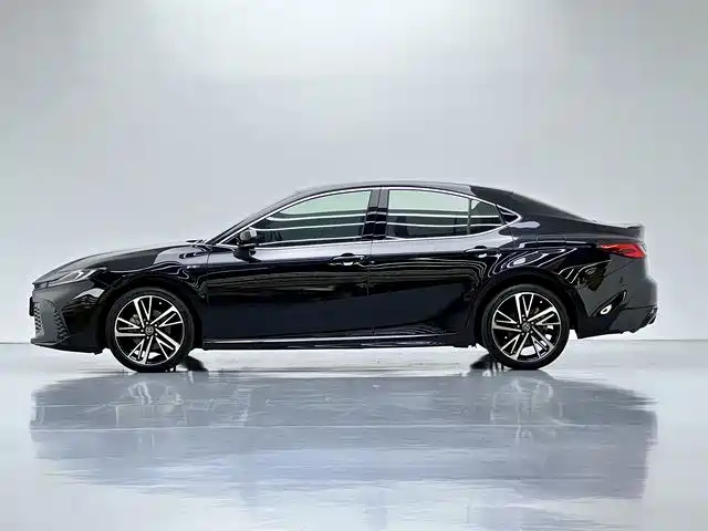 Toyota Camry — фото 7