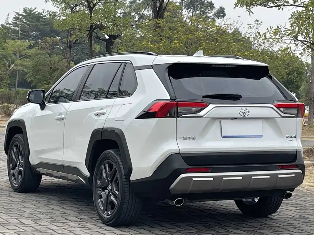 Toyota RAV4 — фото 10